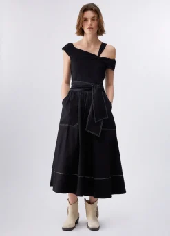 Abito con scollo bardot