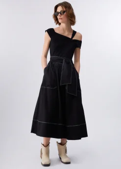 Abito con scollo bardot
