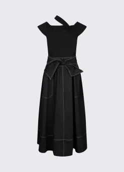 Abito con scollo bardot