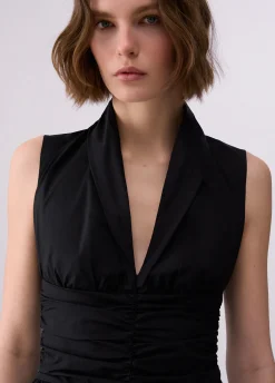 Abito corto con cut-out