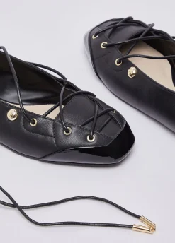 Ballerine lace-up