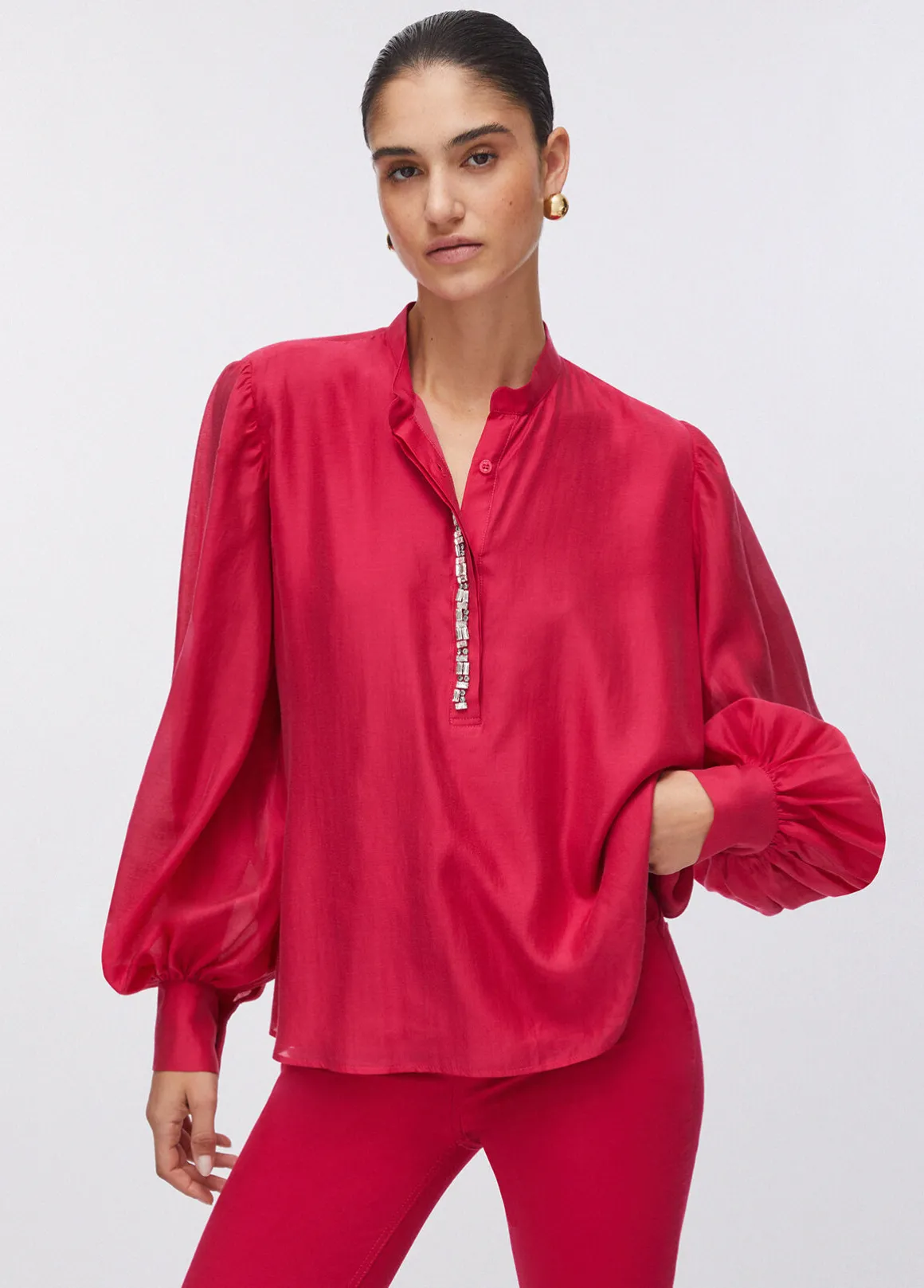 Blusa con ricami gioiello