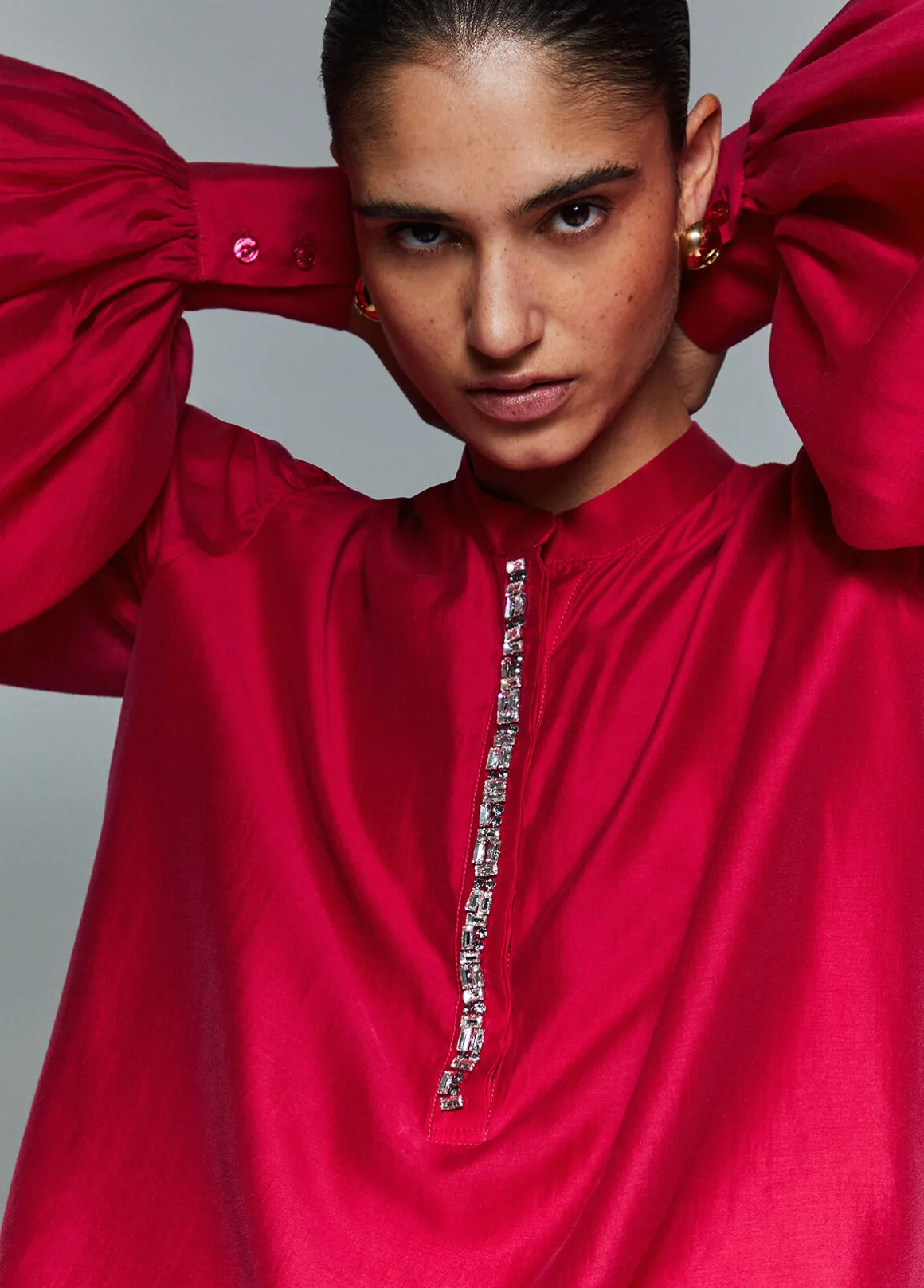 Blusa con ricami gioiello