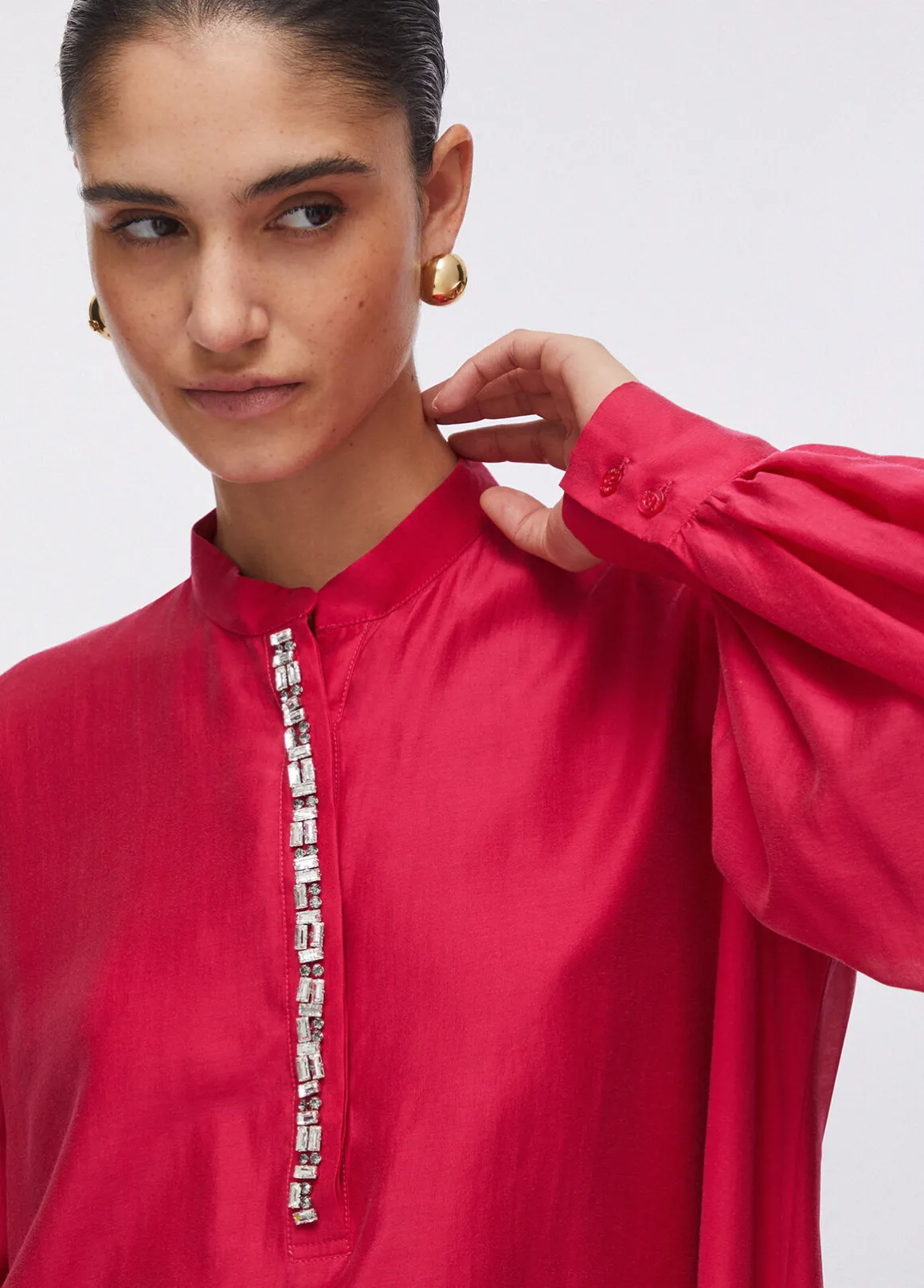 Blusa con ricami gioiello