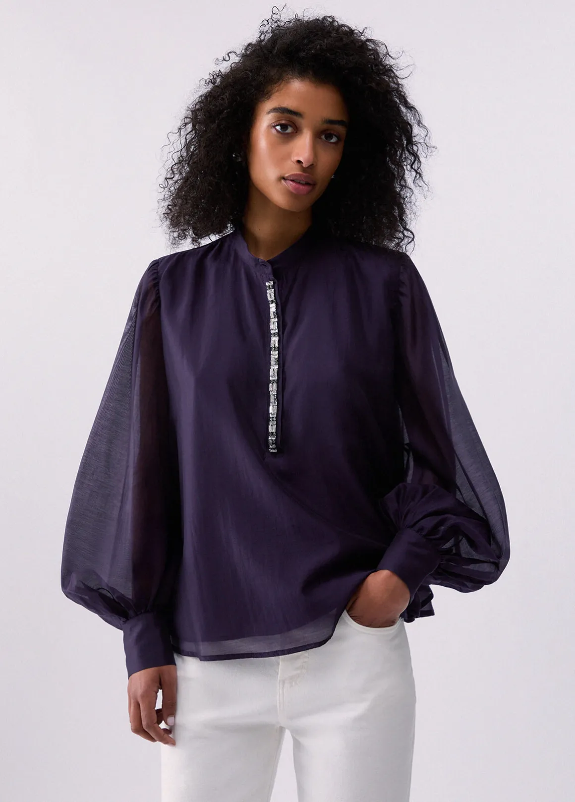 Blusa con ricami gioiello