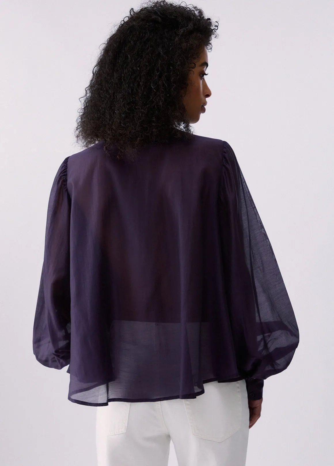 Blusa con ricami gioiello