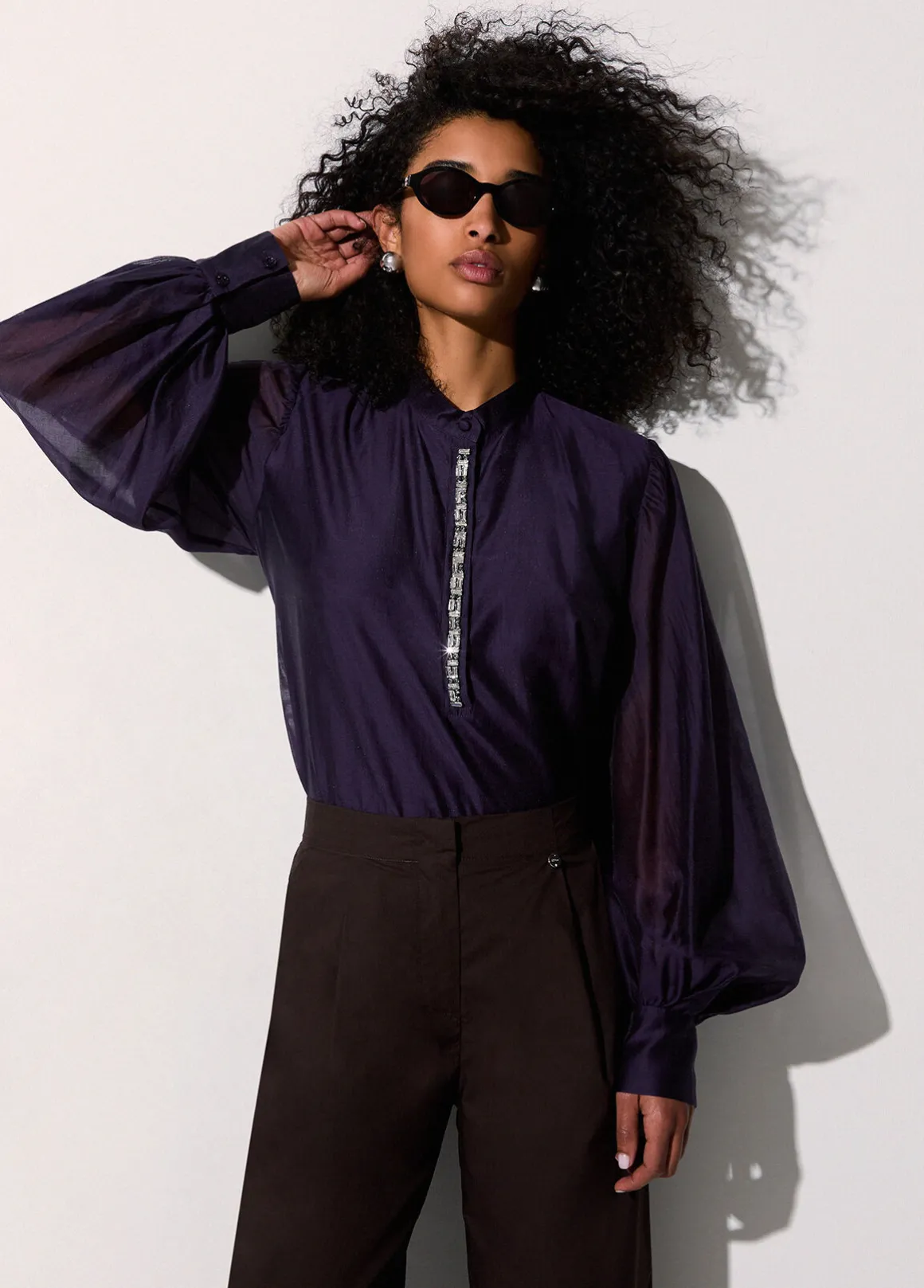 Blusa con ricami gioiello