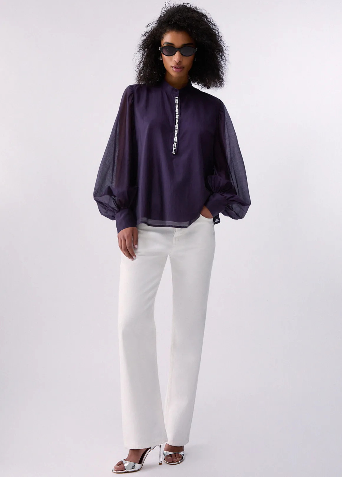 Blusa con ricami gioiello