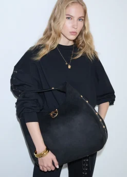 Borsa hobo grande con borchie