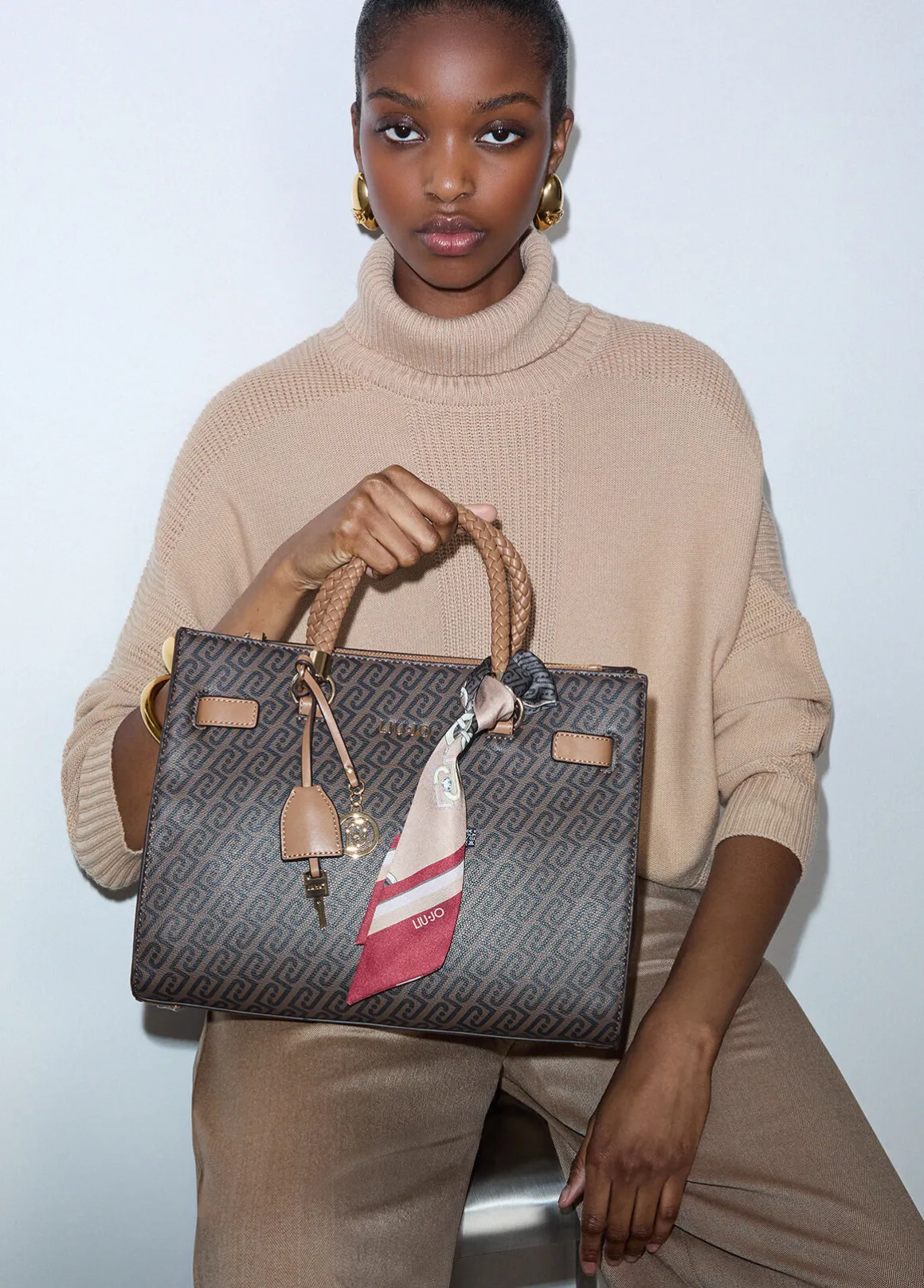 Borsa satchel media con foulard