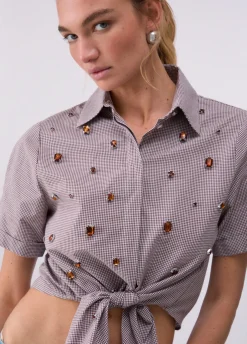 Camicia in vichy con ricami gioiello