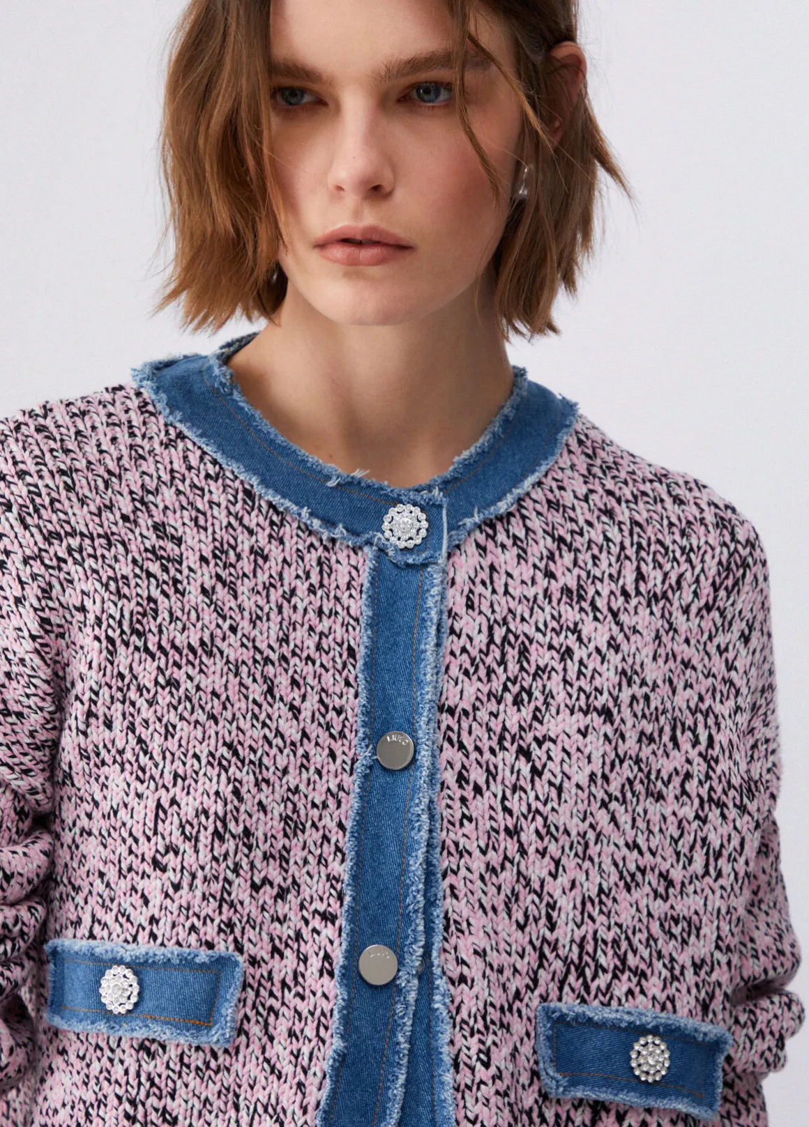 Cardigan mouliné con bottoni gioiello