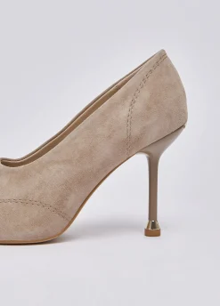 Décolleté con puntale metallico