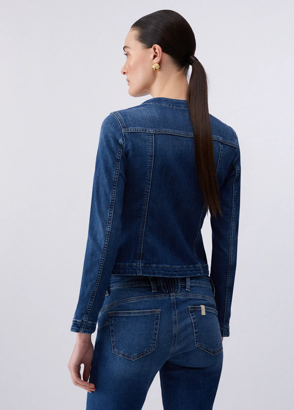 Giacca in denim con bottoni logati