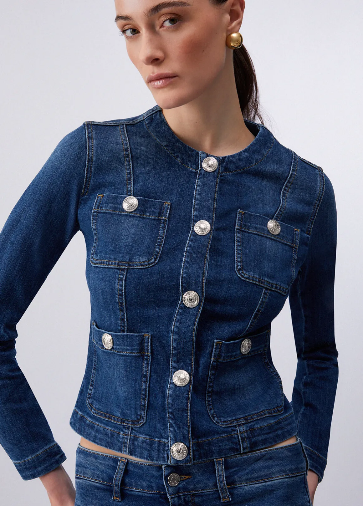 Giacca in denim con bottoni logati