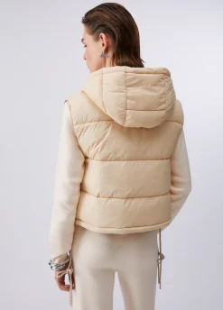 Gilet cropped con cappuccio
