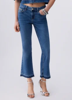 Jeans bootcut con orli unfinished