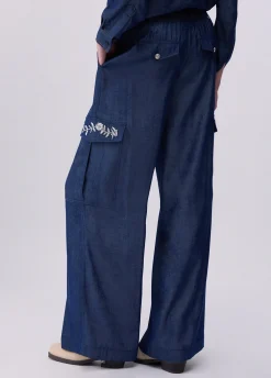 Jeans con castoni gioiello