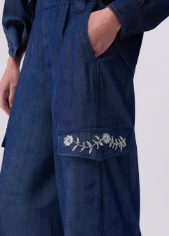 Jeans con castoni gioiello