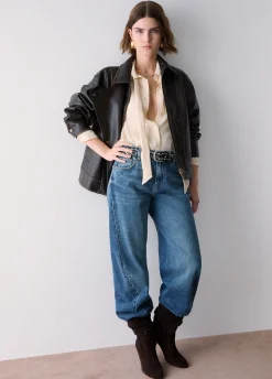 Jeans con cuciture asimmetriche