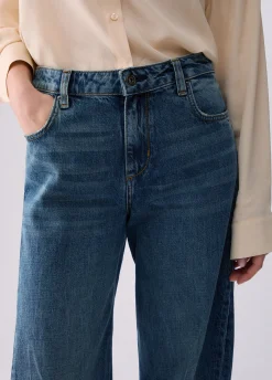 Jeans con cuciture asimmetriche