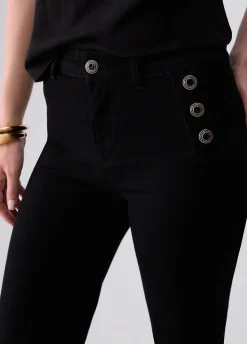 Jeans flare con bottoni gioiello