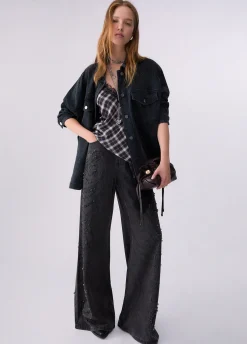 Jeans flare con castoni gioiello