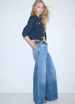 Jeans flare con dettagli laserati
