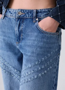 Jeans flare con dettagli laserati