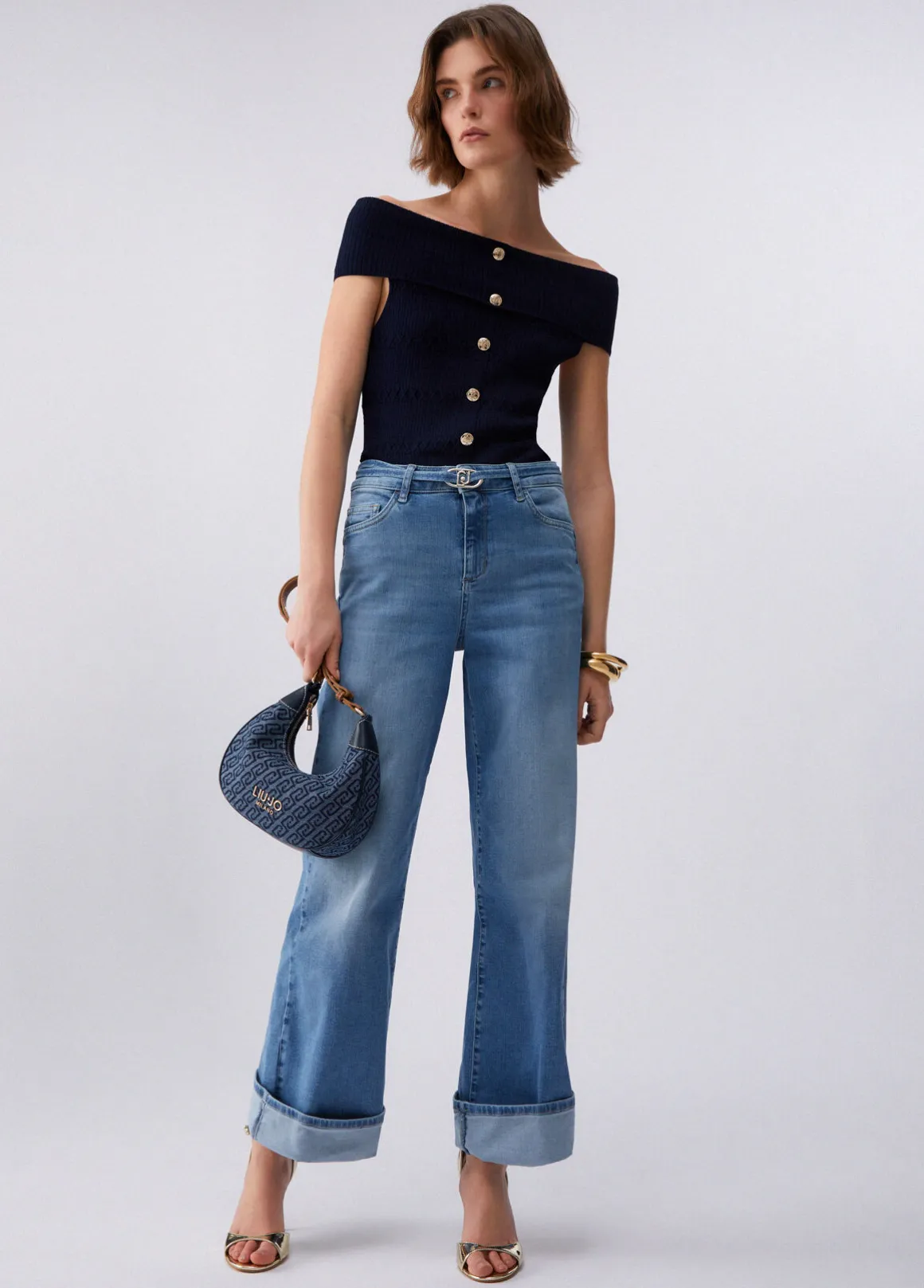 Jeans flare con risvolto