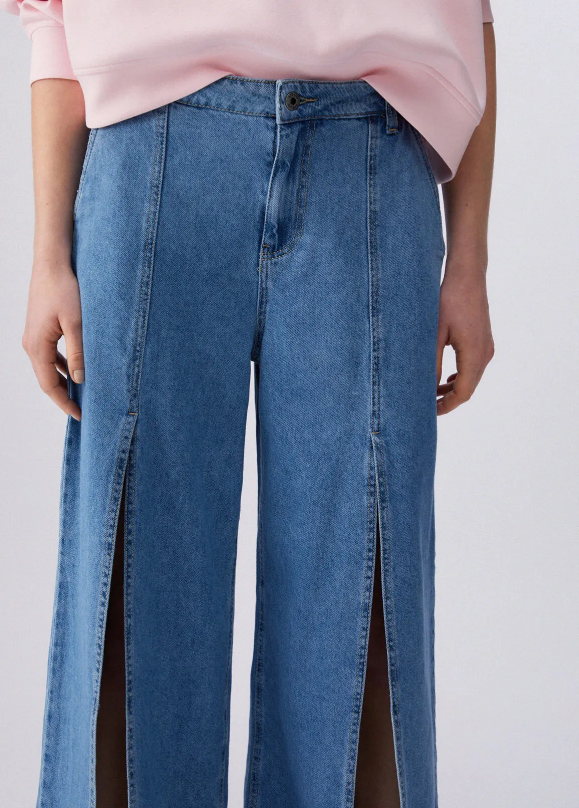 Jeans flare con spacchetti