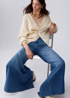Jeans flare con spacchetti laterali