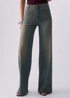 Jeans flare con tasche a filetto