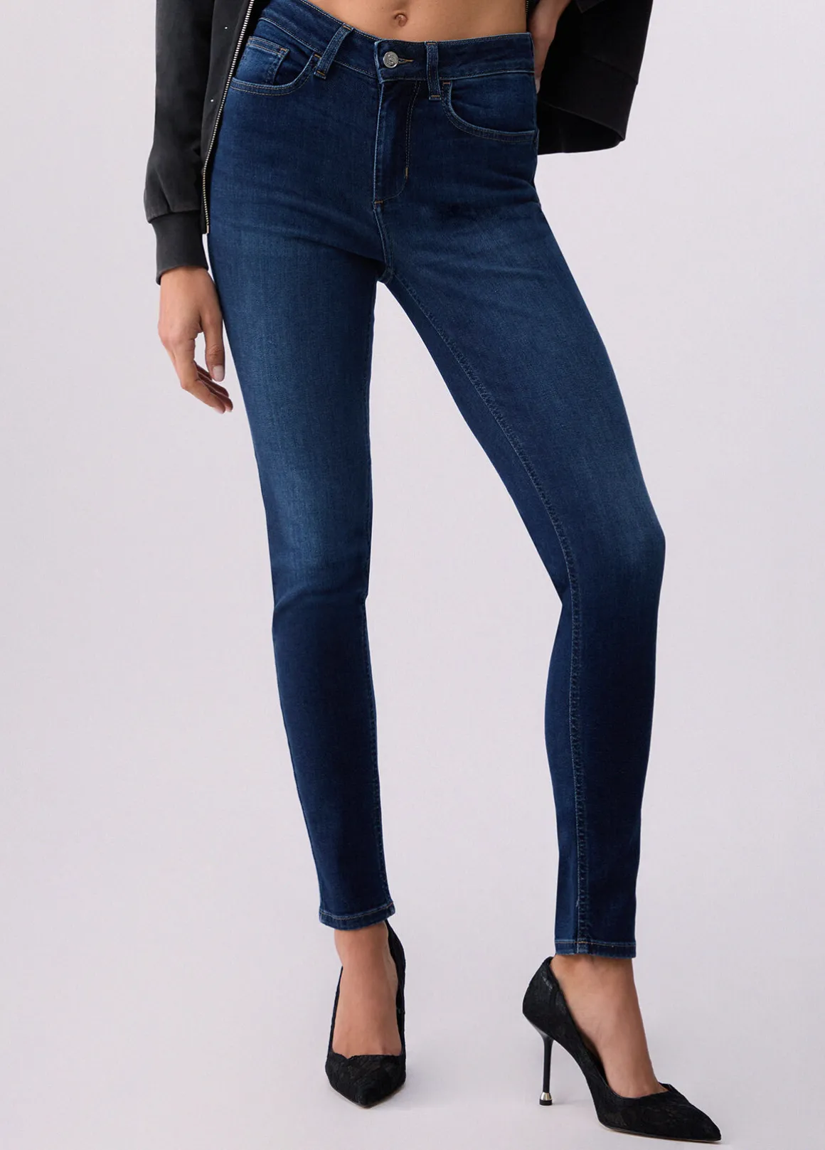 Jeans skinny a vita alta