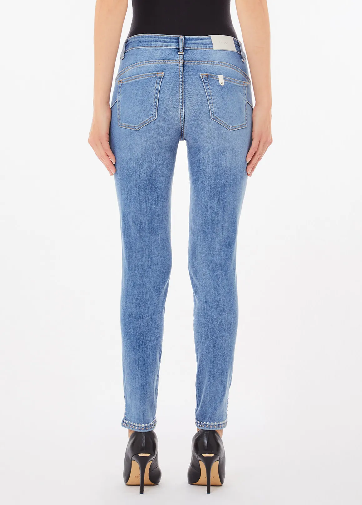 Jeans skinny con borchie