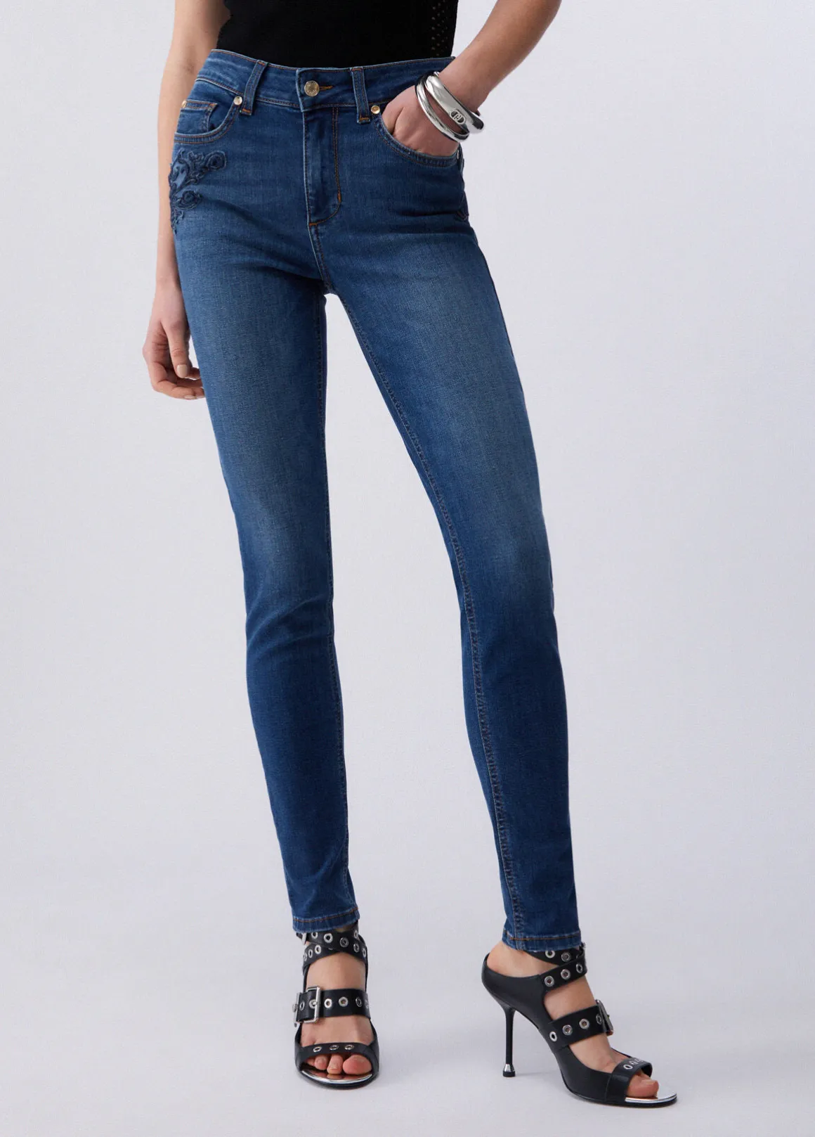 Jeans skinny con ricamo