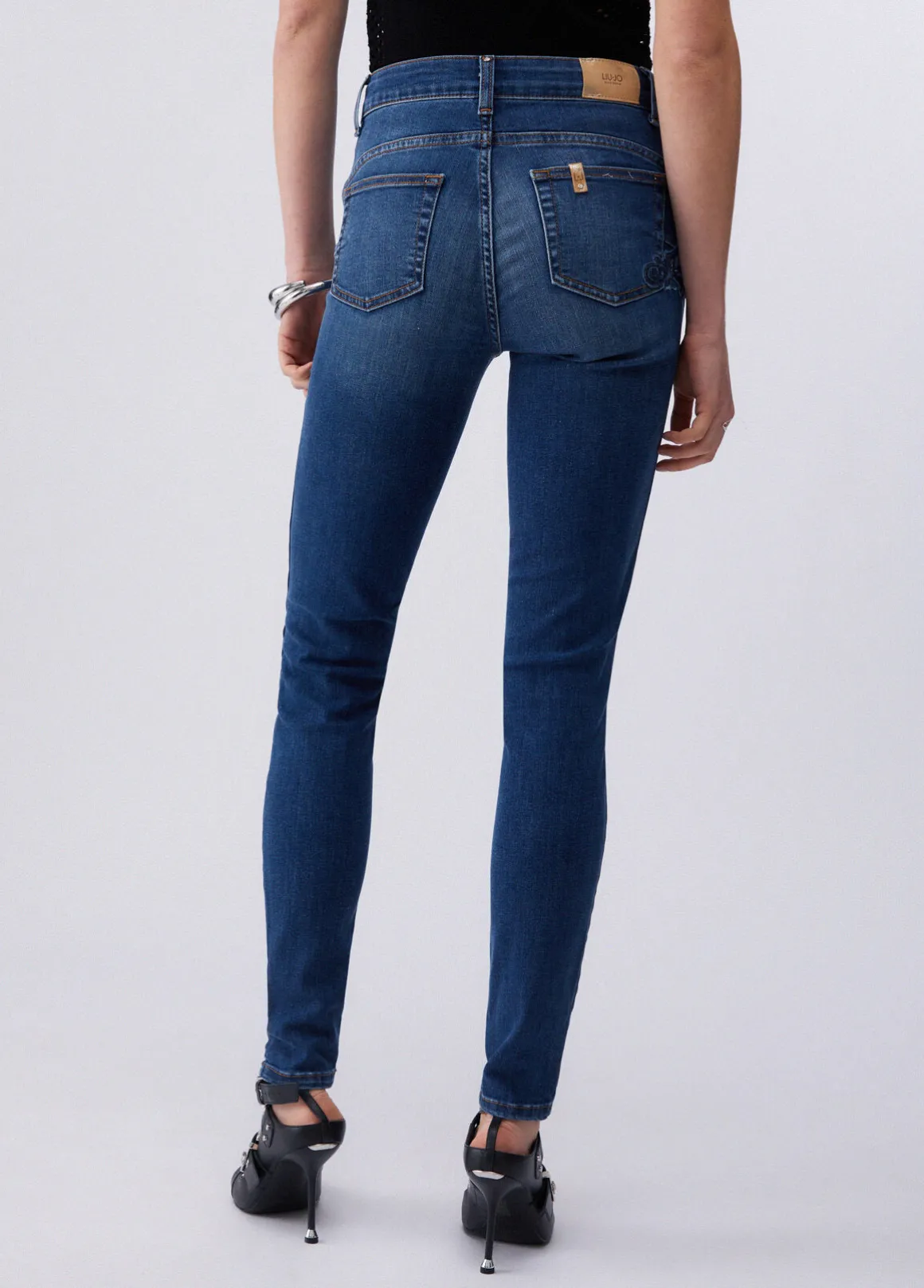 Jeans skinny con ricamo
