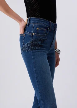 Jeans skinny con ricamo