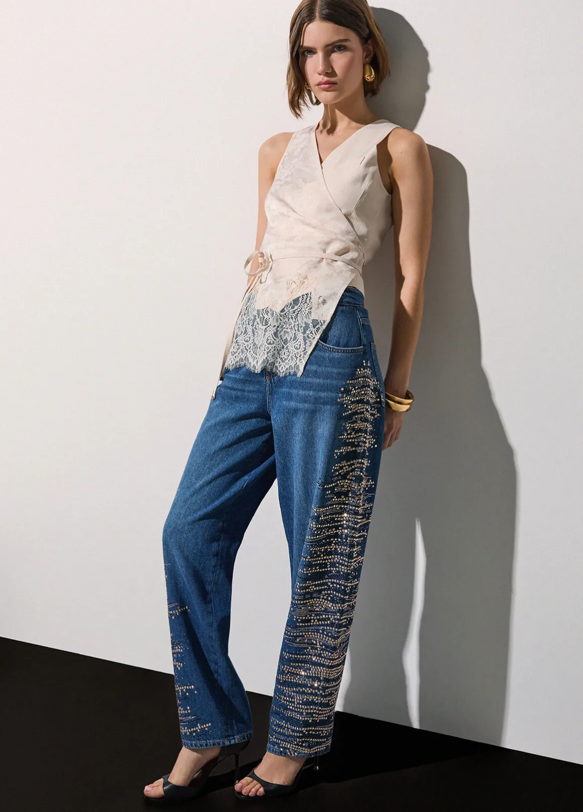 Jeans straight con ricami gioiello
