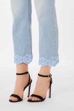 Jeans straight con ricamo crochet