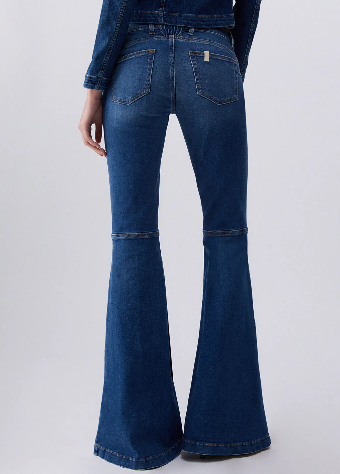Jeans super flare a vita bassa