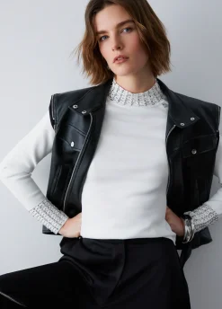 Maglia con cut-out e ricami gioiello