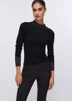 Maglia con cut-out e ricami gioiello