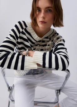 Maglia con ricami gioiello