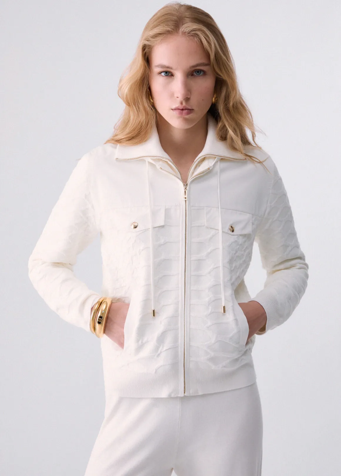 Maglia con zip e cappuccio