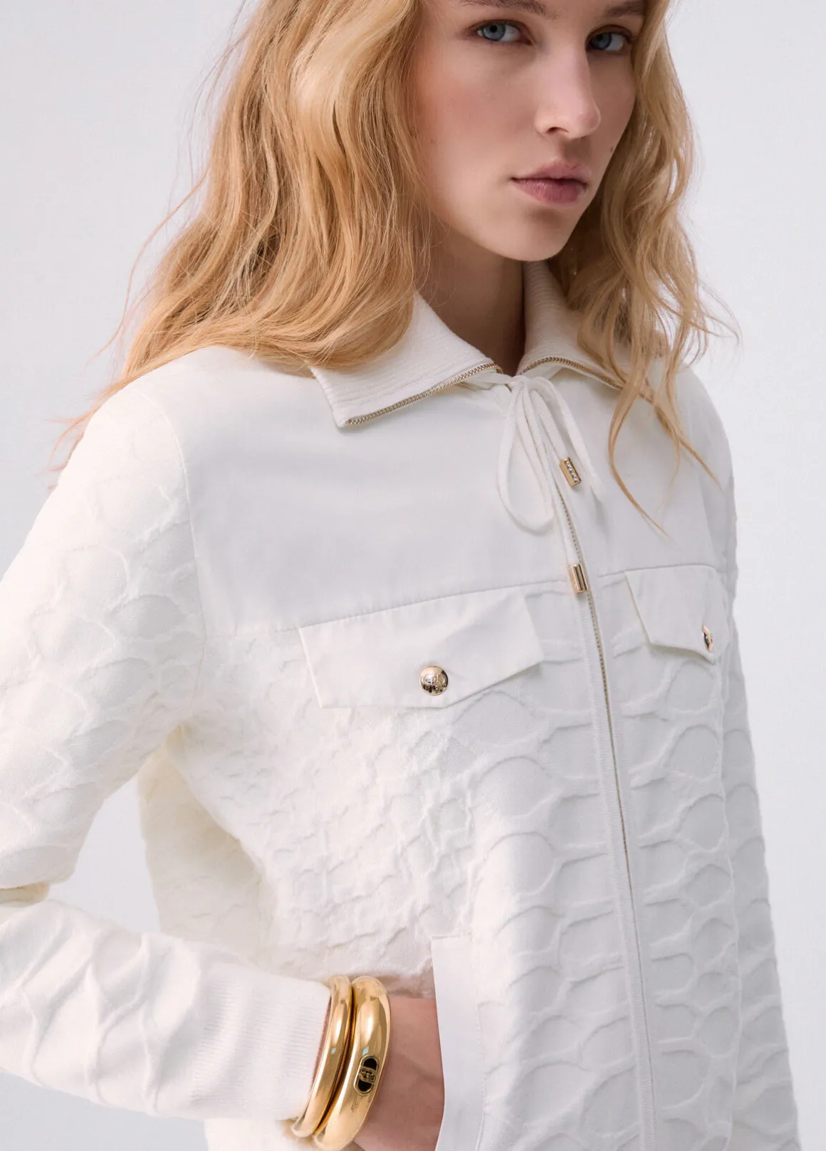 Maglia con zip e cappuccio