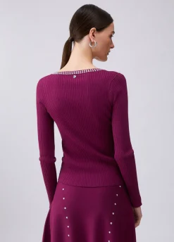 Maglia scollo a V con borchie
