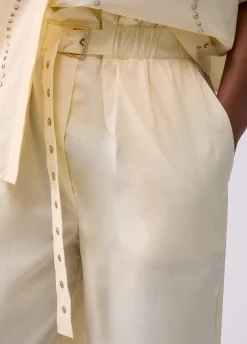 Pantaloni a vita alta
