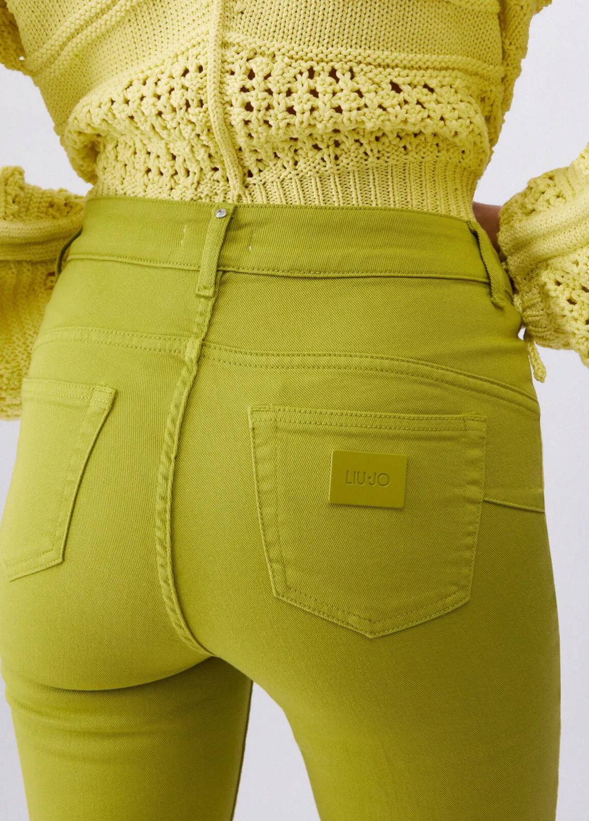 Pantaloni bootcut a vita alta