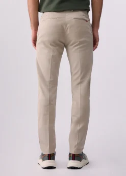 Pantaloni chino in raso